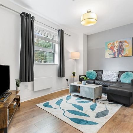 Spacious 1 Bedroom Apartment In Central Woking Buitenkant foto