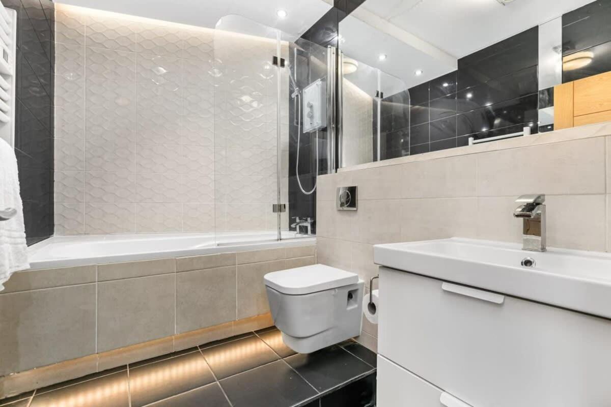 Spacious 1 Bedroom Apartment In Central Woking Buitenkant foto