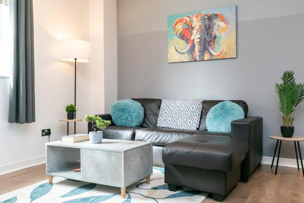 Spacious 1 Bedroom Apartment In Central Woking Buitenkant foto
