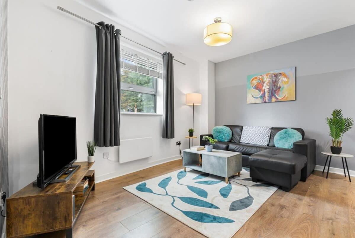 Spacious 1 Bedroom Apartment In Central Woking Buitenkant foto