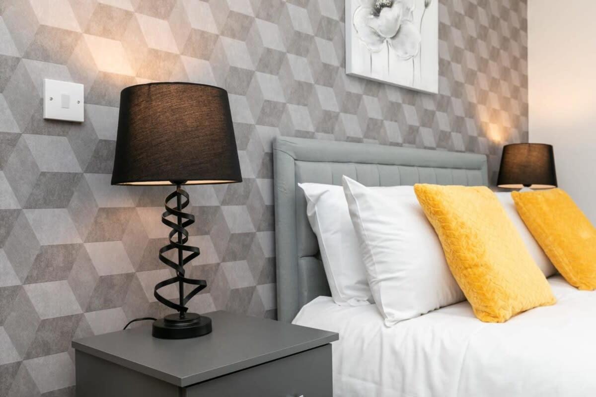 Spacious 1 Bedroom Apartment In Central Woking Buitenkant foto